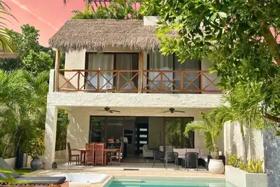 Villa : Jacuzzi & Pool : Chef Service : Transport