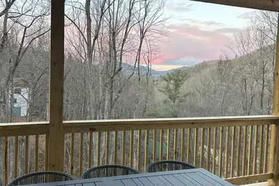 Image de New Family Retreat-Blowing Rock-Ski-Tweetsie-hottub-Gameroom