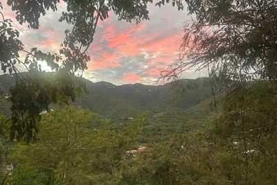 Image de Newly renovated 2-bedroom apartment in peaceful Coral Bay, St. John