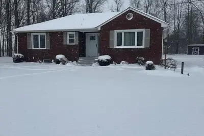 Image de Cozy 3-bedroom bungalow in quiet Stoneboro. 1 mile off 79.