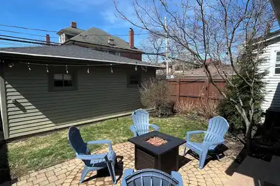Image de Fenced In Yard Near Osu With Detached Garage in Harrison West