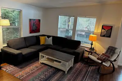 Image de Spacious Valley Retreat just outside Nelson Bc. Pet-friendly!