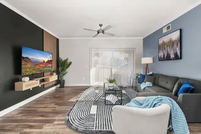 Image de 2br near North Thompson Peak • Pool, Pets & Parking