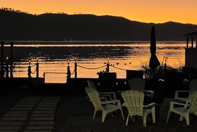 Image de Charming 3-bedroom house on lake in Clearlake