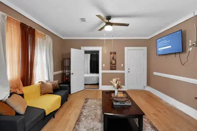 Image de Charming Lux Mins to Methodist Medical & Mem Airport