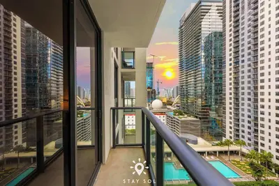 Image de Downtown Retreat | Pools, Spa & Lounges | Miami