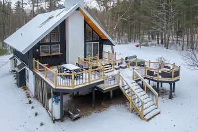 Image de Modern Chalet w Hot Tub & Fire Pit Near Whiteface