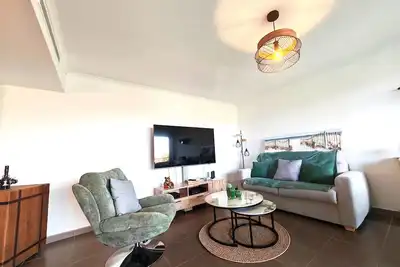 Image de Vue sur le massif d’Esterel depuis \nl’Avant-Scene, Frejus tout à pieds