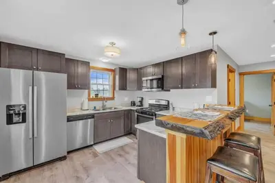Image de 2 Br Renovated Bayside Apt Trenton! [Bayside Loft]