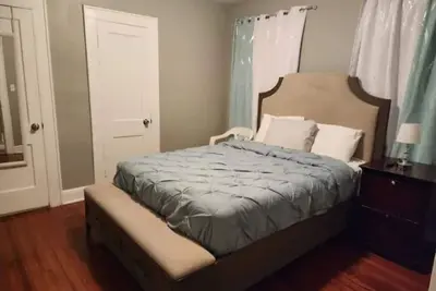 Image de 3-bedroom house in excellent Bridgeport with cool Ac breeze
