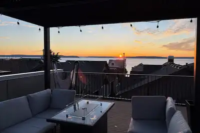 Image de Lux Alki, Stunning View, Min. to Beach & Stadium, 4. 5 Beds