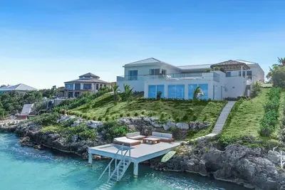 Image de Tc Villas -Ocean Breeze -Luxury Waterfront w. Heated Pool, Gym, Games Room