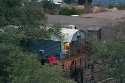 Image de Secluded Cozy Cabin with stunning views, 1-bedroom loft with Futon. Sleeps 4