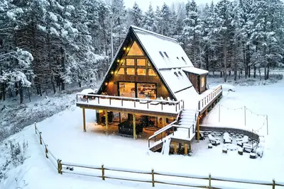 Image de Arrowhead Aframe / 5-min to Windham Ski / Hot tub / Movie Room / Karaoke