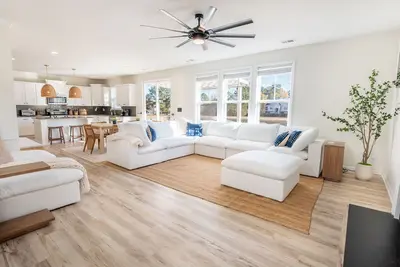 Spacious & Quiet Home - 4br + Office - Water Views