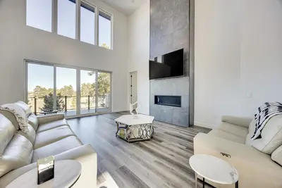 Image de Group Getaway in Monument! High-End Home w/ Views