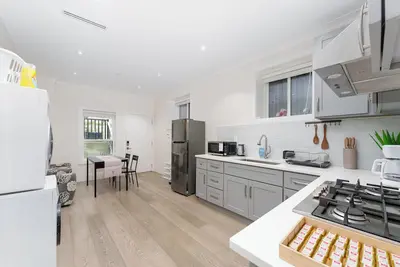 Image de New Modern 2br Suite near Ubc and Pacific Spirit Park