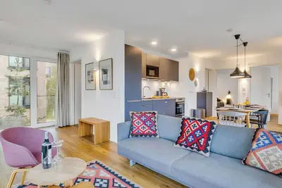 Image de Agréable appartement pour 6 personnes avec bain à remous, Wifi, piscine, Tv et balcon