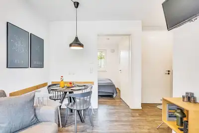 Image de Joli appartement avec bain à remous, piscine, Wifi, Tv, terrasse et animaux admis