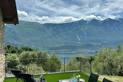 Image de Panoramic villa overlooking Lake Garda and mountains, a stone's throw from Limone sul Garda