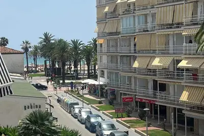 Image de Appartement rénové à Salou, 3 chambres, proche plage, climatisation