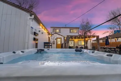 Image de ~15 min to Denver, Family Friendly, Hot Tub