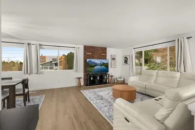 Image de Burien MidCentury Lux | 6 Beds | 2 Mins to Airport