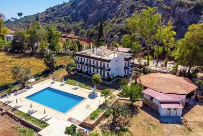 Image de Private 18-Room Boutique Hotel with Garden – Ideal for Groups & Retreats