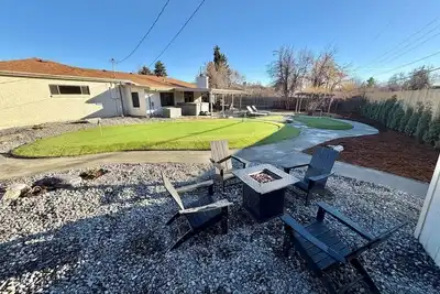 Image de Family Fun Hub • Games, Hot Tub, Putting Greens