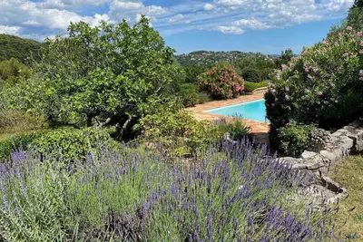 Image de Mas traditionnel au milieu d'un jardin de 5 hectares. Déconnexion assurée!