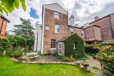 Image de Georgian Gem in the city * 4 Bedrooms * sleeps 7 * Parking