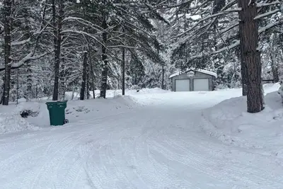 Image de Perfect 4-bedroom house in Frederic for your next getaway. Plenty of parking!