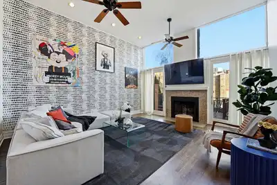 Image de Modern Four-Bedroom 3-Bath Townhouse in River West