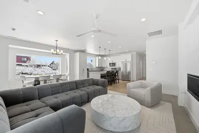 Mountain View House with Pool & Hot Tub Access