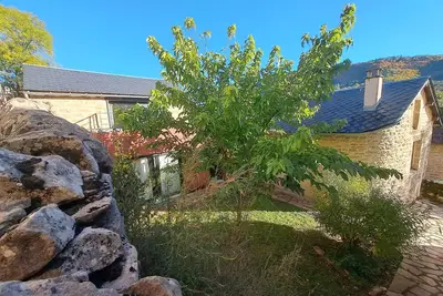 Image de Maison \"Entre Pierres et Jardins\", proche Aubrac, Causses et Gorges du Tarn.
