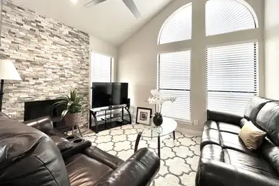 Image de Downtown Ut Austin Law School St. David’s Home Sweet Home