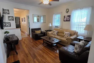 Image de 3-bedroom apartment with parking just minutes to airport and Downtown Boston