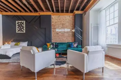 Image de Stylish Midtown Loft • 2br/2ba • 5 Min to Stadium + Free Parking