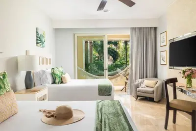 Image de 5-Diamond Ocean Resort 2 Bdr Suite Palmar Cancun!