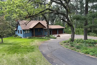 Image de Unique getaway near Pierz Fish Lake with a hot tub and screened porch.