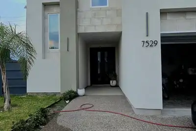 Image de Serene 3-bedroom townhome with Ac in charming Laredo