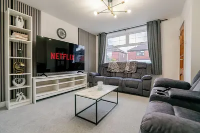 Image de 4 Bedroom family house recently refurbished with Free parking and Garden
