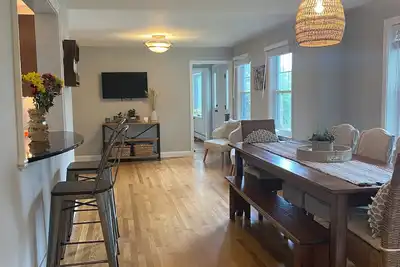 Image de Spacious, family friendly 3700 sq ft w/ great yard