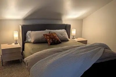 Image de A Sanctuary for the Traveling Professional - Olive and Oak