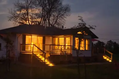 Image de Charming 2-bedroom cottage on Wolfe Island with spectacular view of Kingston!