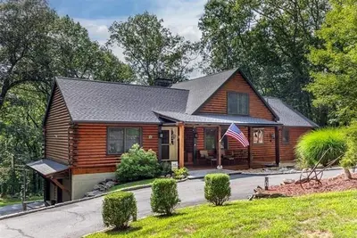 Image de Cozy Candlewood Lake Cabin — Family + Friend Retreat