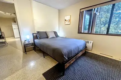 Image de 2br Forrest Ground Level Suite in Colwood Home