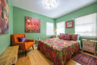 Image de The Purple Picket Bungalow; Whimsical Cocoa Escape