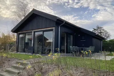 Image de Maison pour 4 personnes avec un canal néerlandais