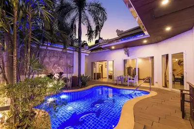 Image de Villa de luxe 3br avec piscine Pratamnak Soi à 5-50 m de la plage